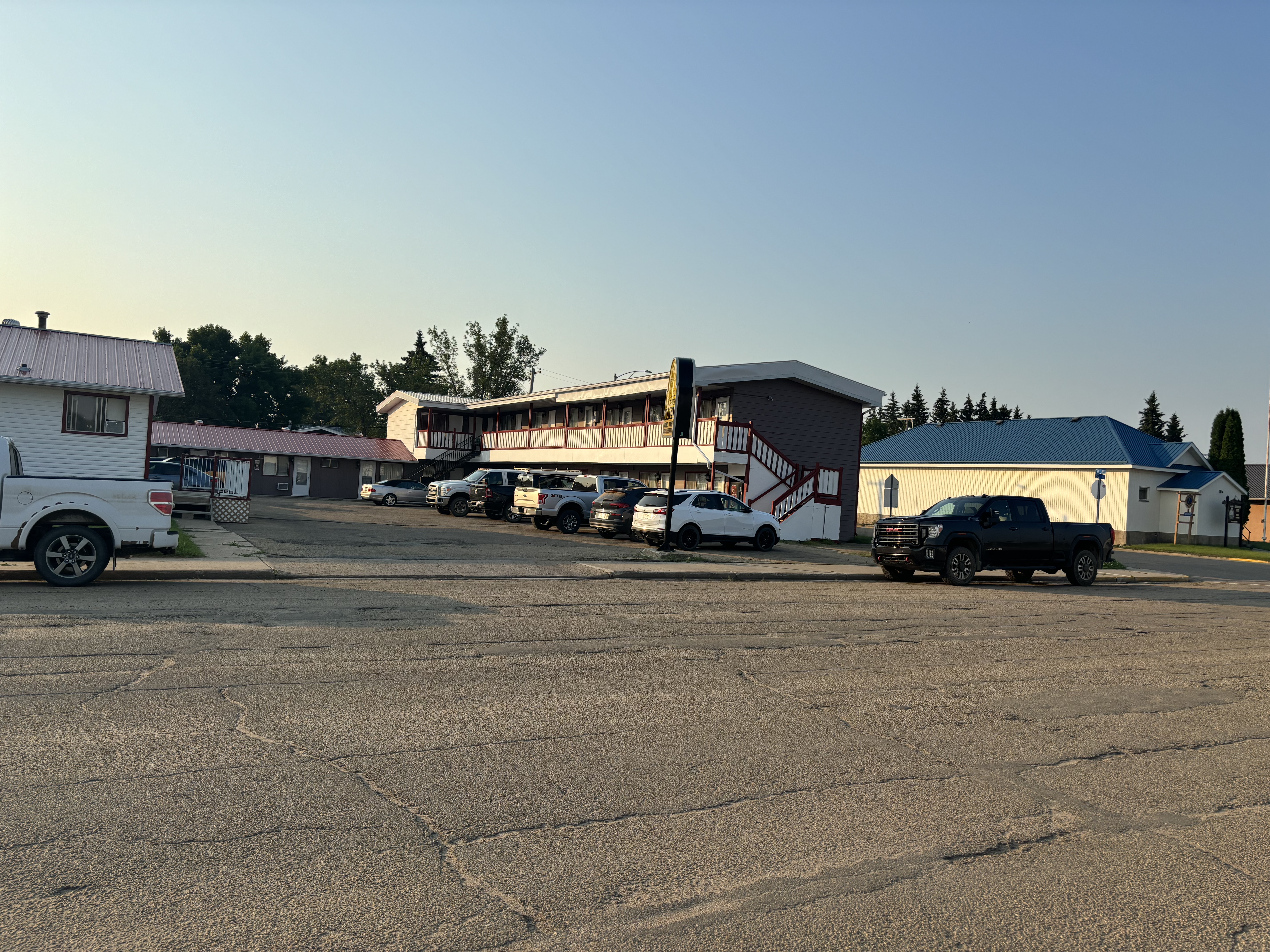 Viking Lamplighter Motel exterior 5